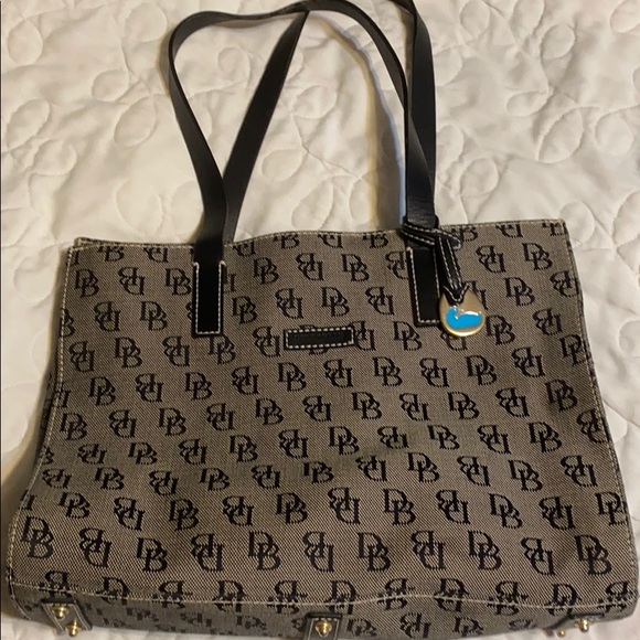Dooney & Bourke Handbags - Dooney & Bourke purse